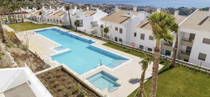 Продажа апартаментов на среднем этаже в Benalmadena 0