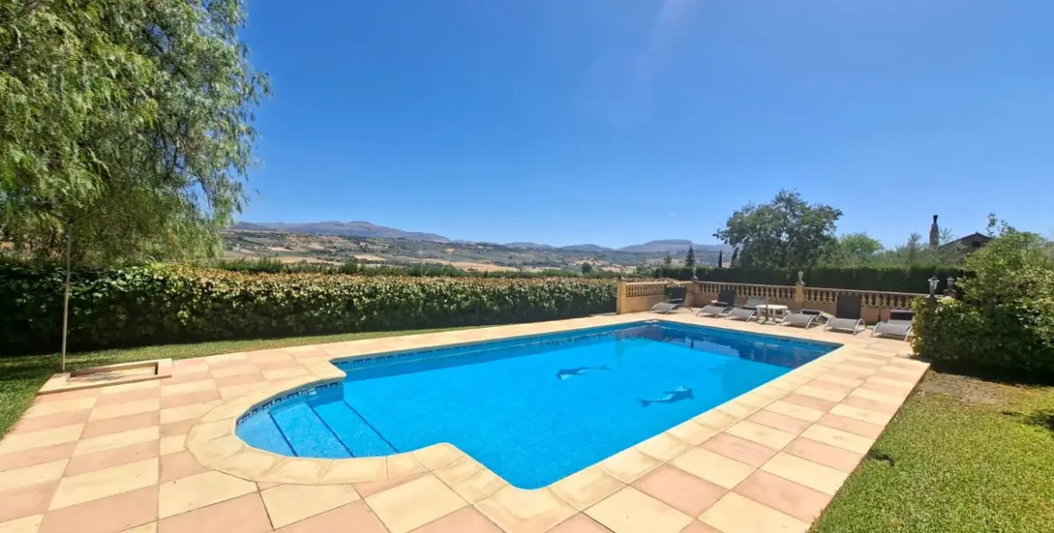 Sale of detached villa in Ronda 1