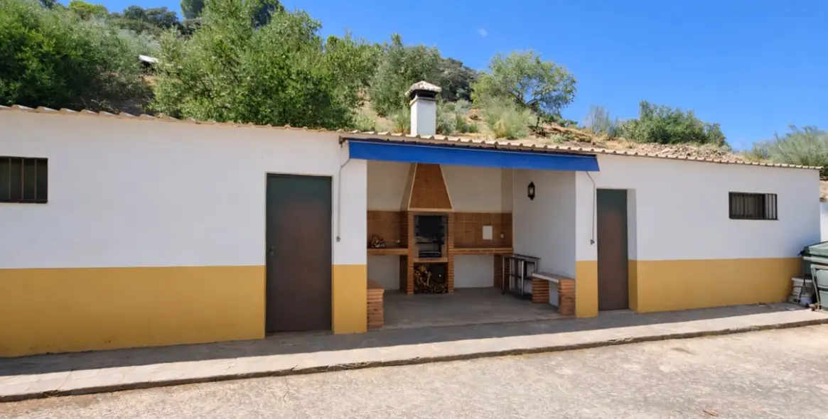 Sale of detached villa in Ronda 26