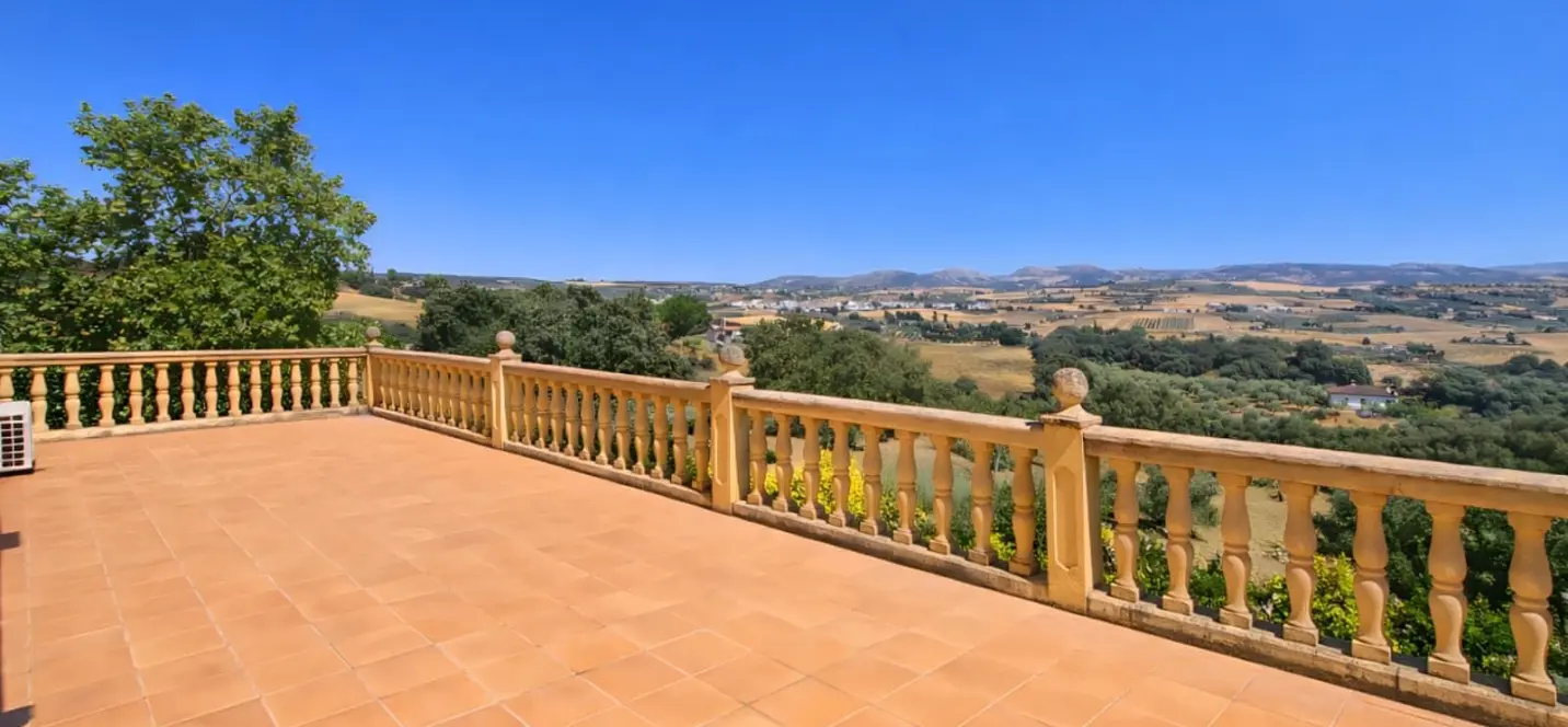 Sale of detached villa in Ronda 3