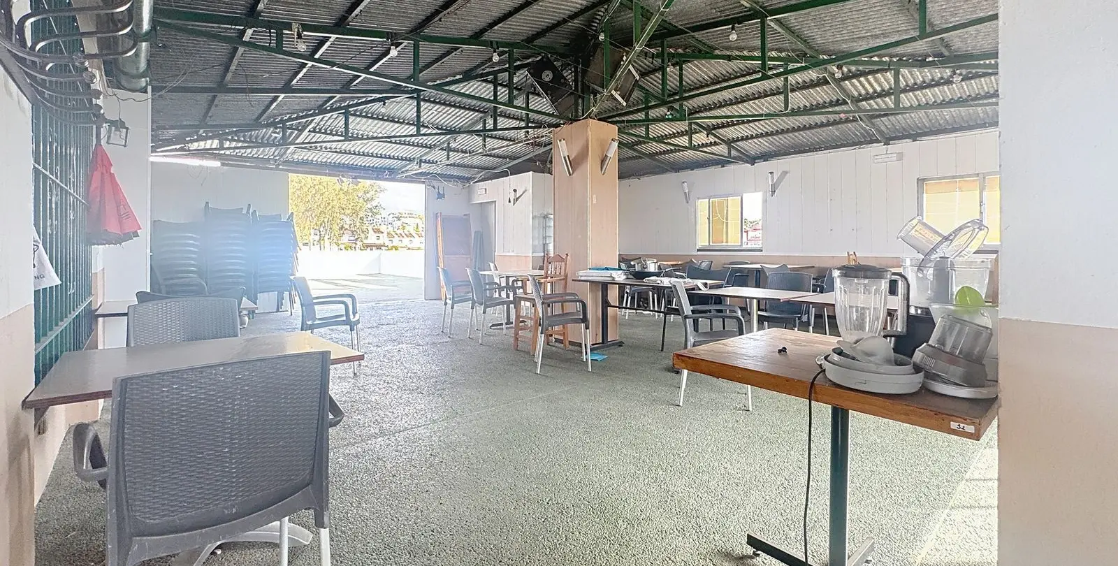 Sale of restaurant in Diana Park 9