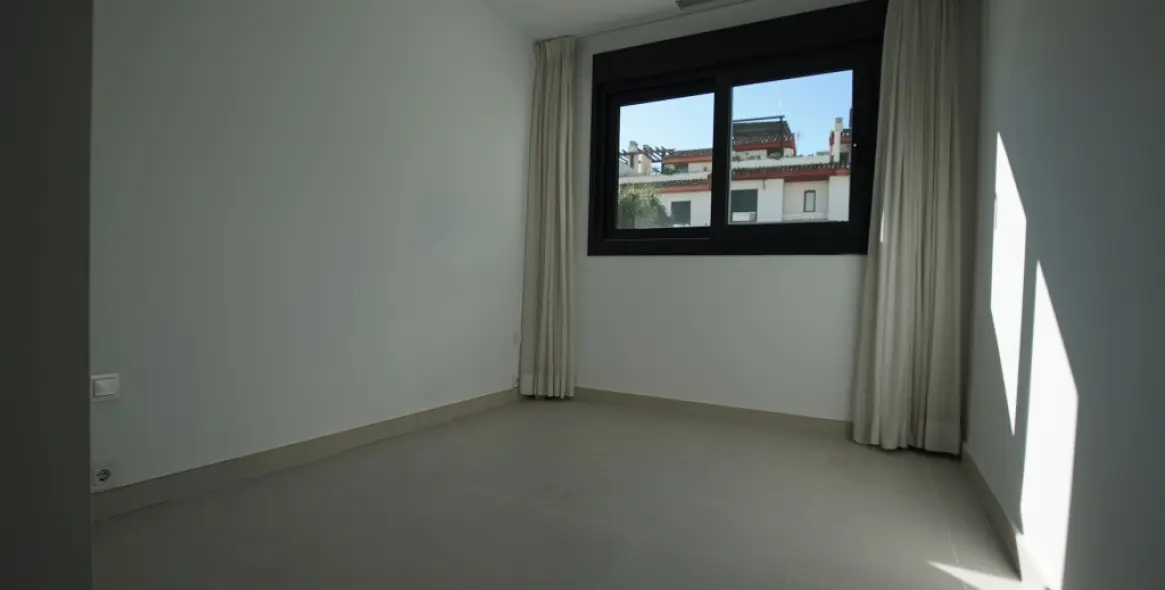 Sale of ground floor apartment in Bel Air 9