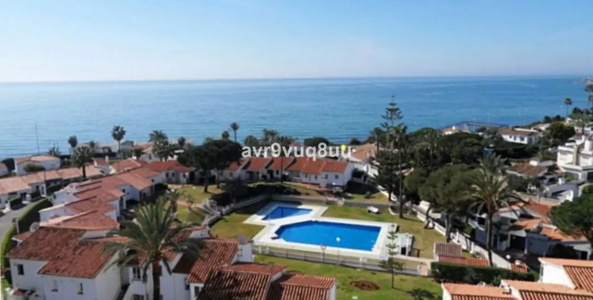 Продажа дома на две семьи в La Cala de Mijas 1