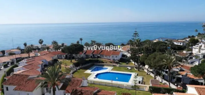 Продажа дома на две семьи в La Cala de Mijas 0