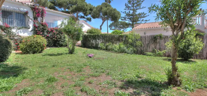 Продажа дома на две семьи в La Cala de Mijas 1