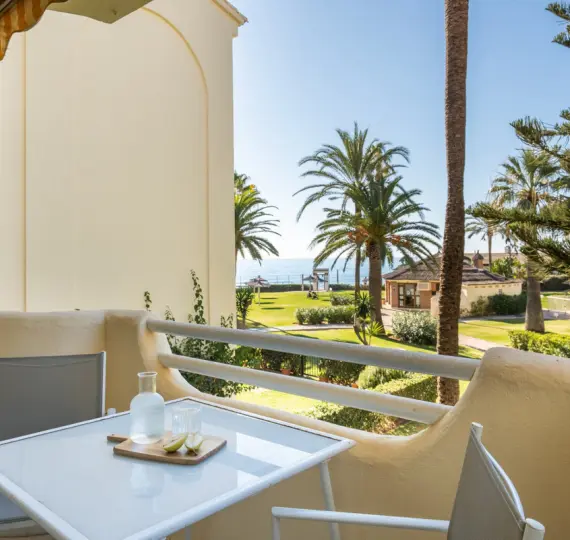 Sale of middle floor apartment in La Cala de Mijas