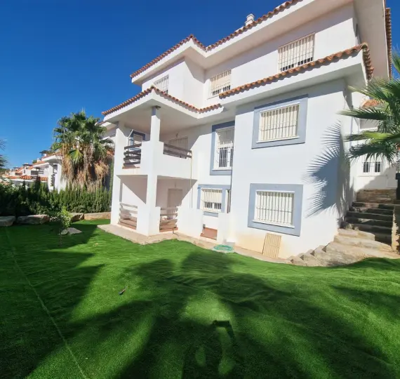 Продажа  отдельно стоящей виллы в Manilva