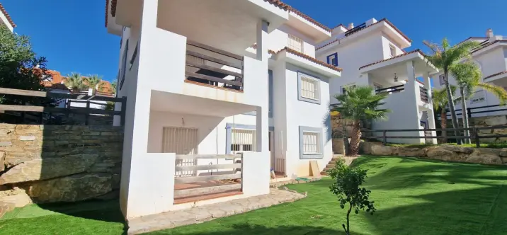 Продажа  отдельно стоящей виллы в Manilva 1