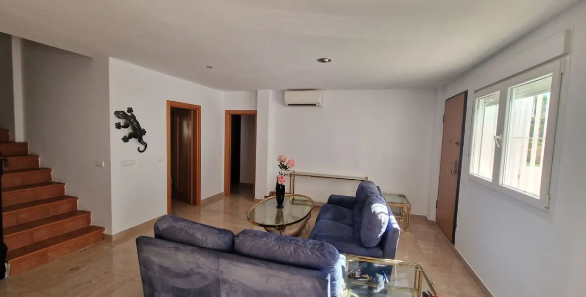 Продажа  отдельно стоящей виллы в Manilva 3