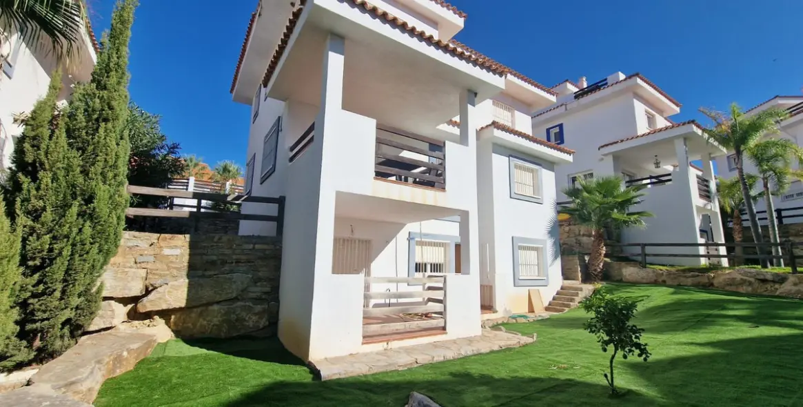 Продажа  отдельно стоящей виллы в Manilva 10