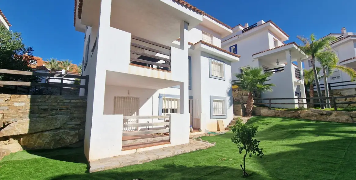 Продажа  отдельно стоящей виллы в Manilva 12