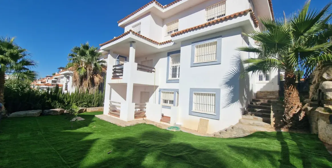 Продажа  отдельно стоящей виллы в Manilva 15