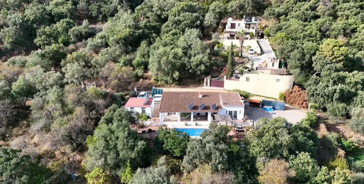 Sale of finca - cortijo in Estepona 2