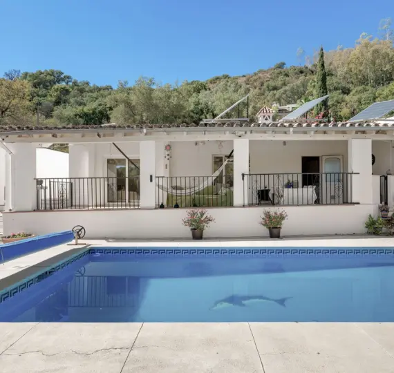 Venta de finca - cortijo en Estepona