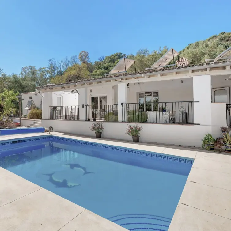 Sale of finca - cortijo in Estepona