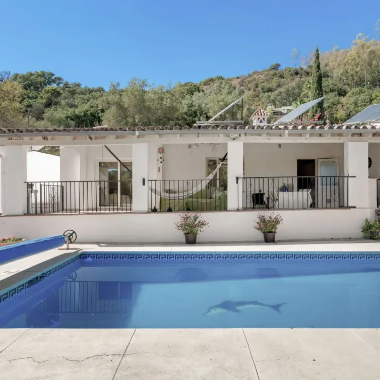 Sale of finca - cortijo in Estepona