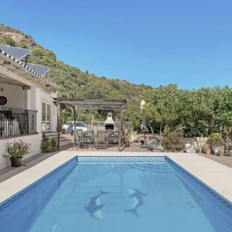 Sale of finca - cortijo in Estepona