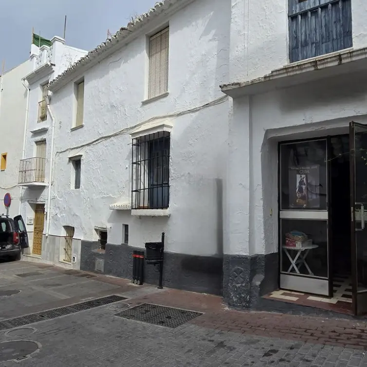 Venta de local comercial en Ojén