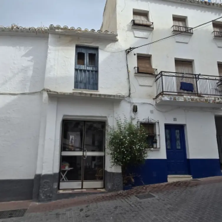 Venta de local comercial en Ojén