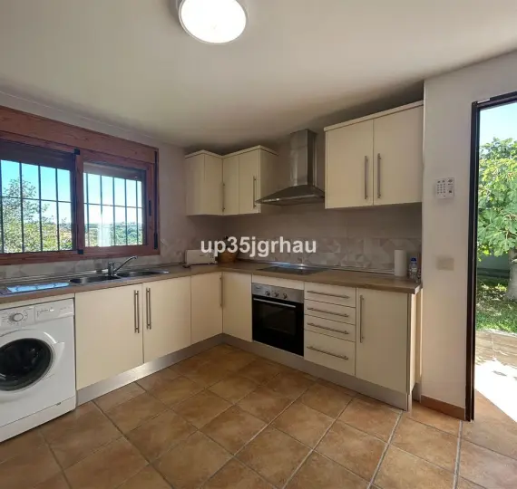 Venta de finca - cortijo en Estepona