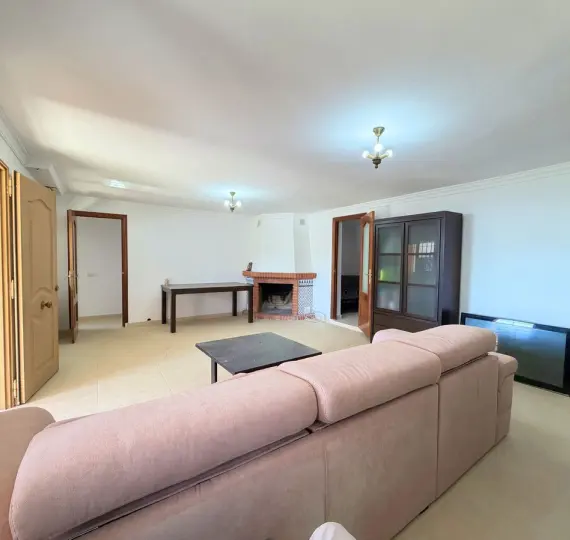 Sale of detached villa in Estepona