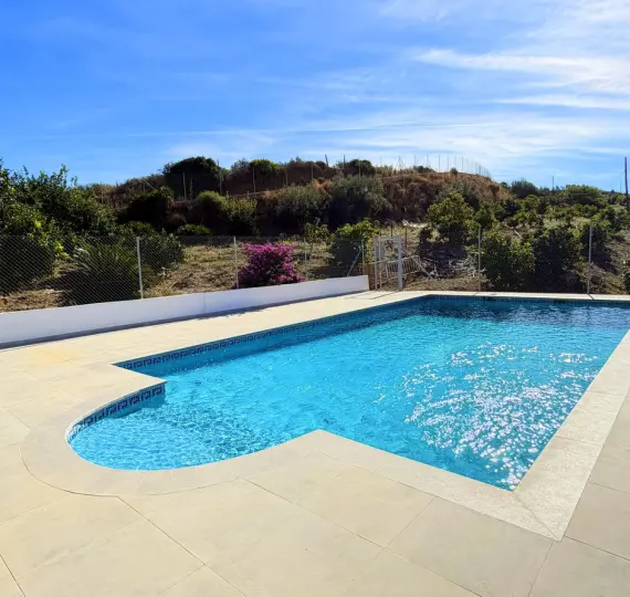 Sale of detached villa in Estepona