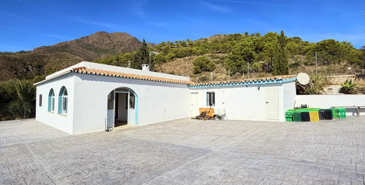Sale of detached villa in Estepona 7