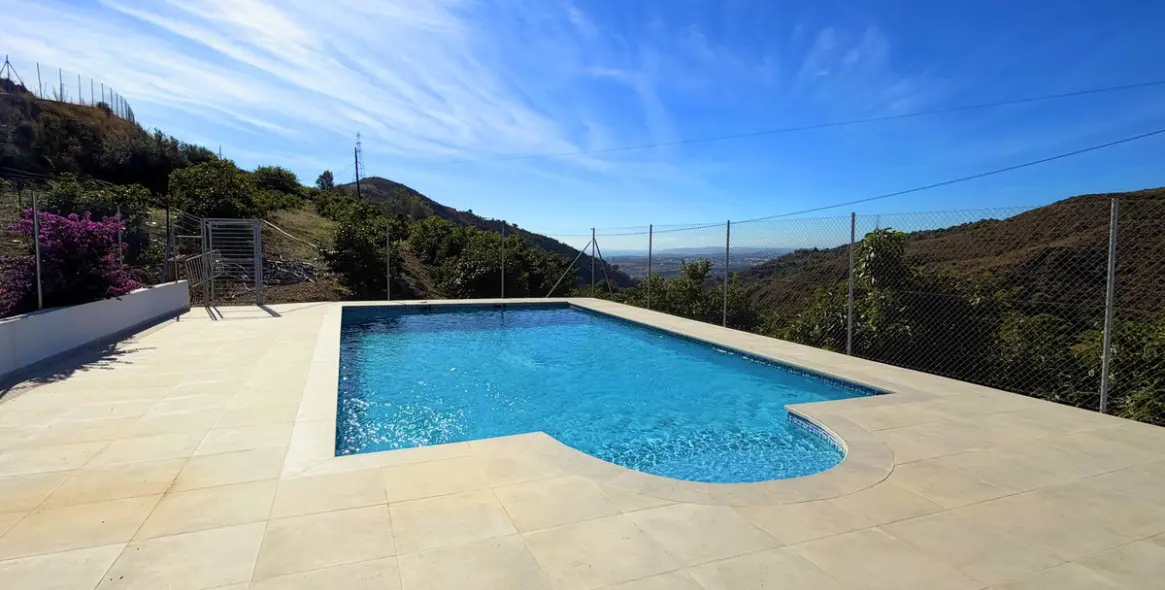 Sale of detached villa in Estepona 8