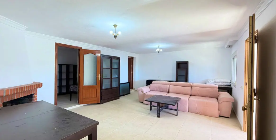 Sale of detached villa in Estepona 13