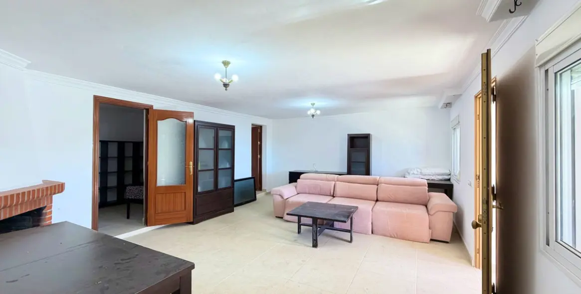 Sale of detached villa in Estepona 16