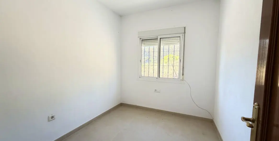 Продажа  отдельно стоящей виллы в Estepona 23