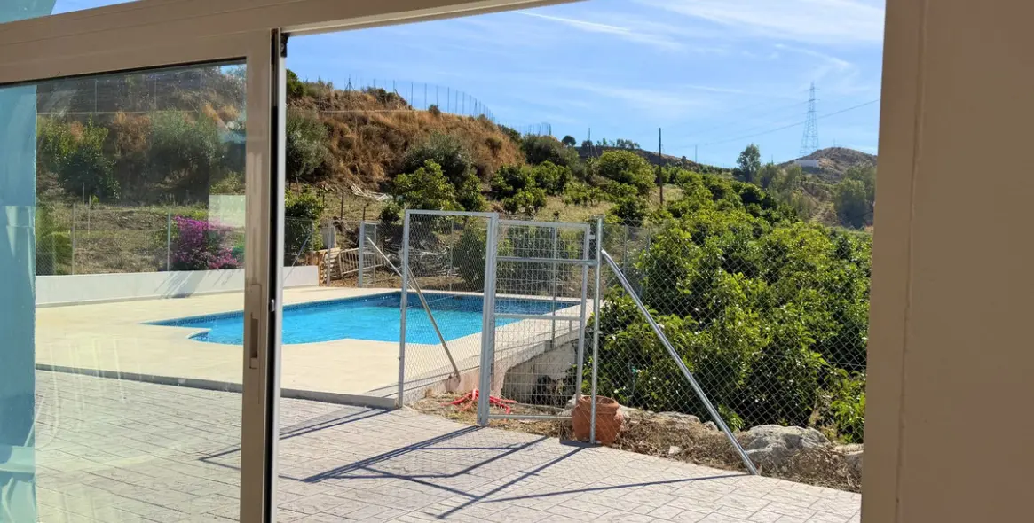 Продажа  отдельно стоящей виллы в Estepona 35