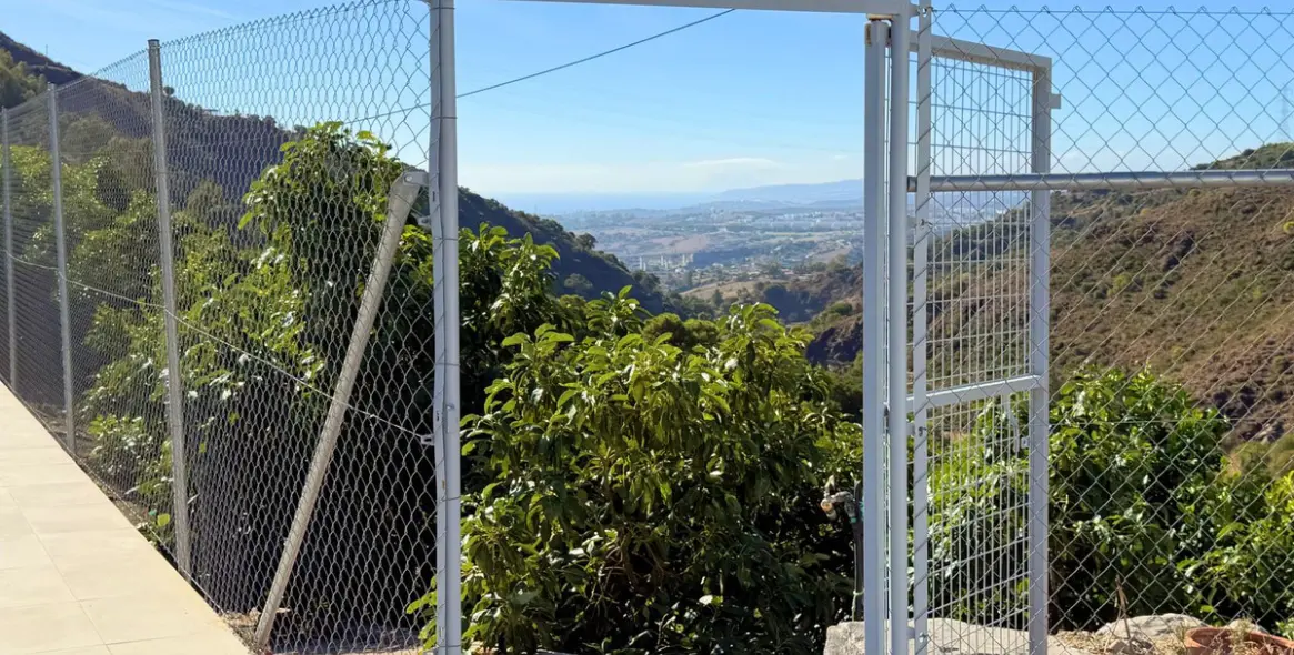 Продажа  отдельно стоящей виллы в Estepona 38