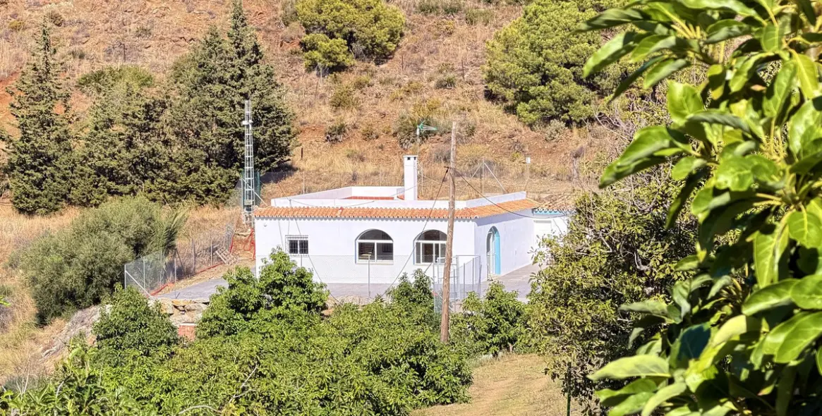 Продажа  отдельно стоящей виллы в Estepona 41