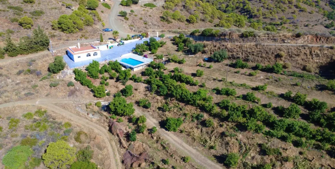 Продажа  отдельно стоящей виллы в Estepona 46