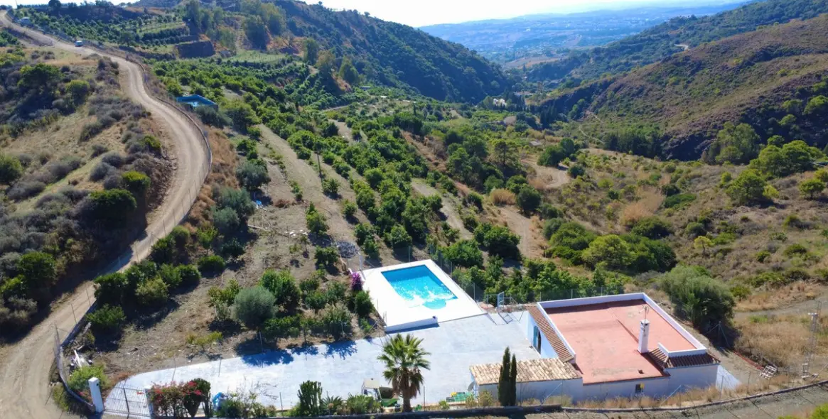 Продажа  отдельно стоящей виллы в Estepona 47