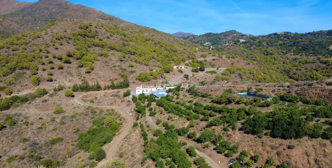 Продажа  отдельно стоящей виллы в Estepona 50