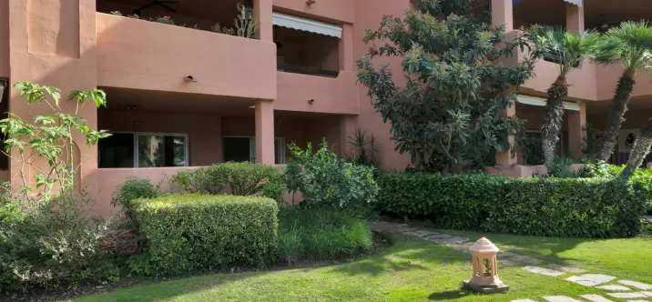 Venta de apartamento en planta baja en Guadalmina Baja 0