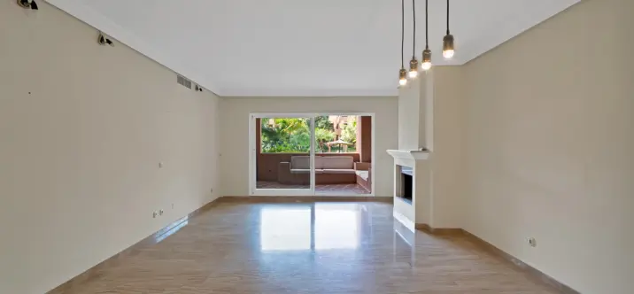 Venta de apartamento en planta baja en Guadalmina Baja 2