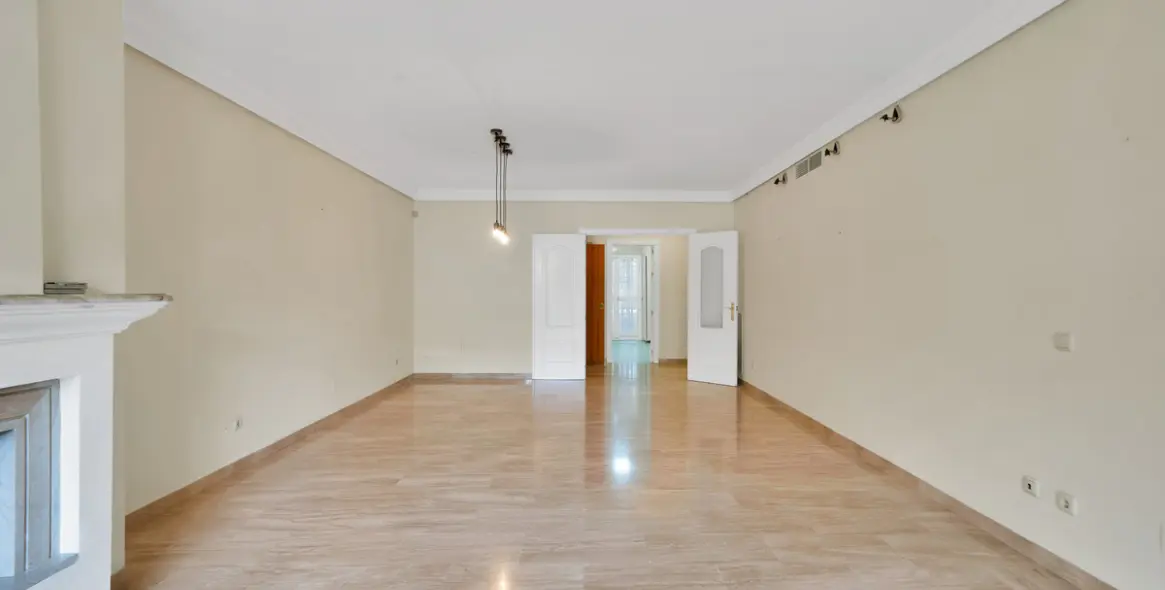 Venta de apartamento en planta baja en Guadalmina Baja 4