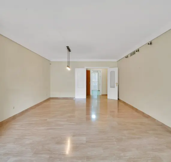Venta de apartamento en planta baja en Guadalmina Baja