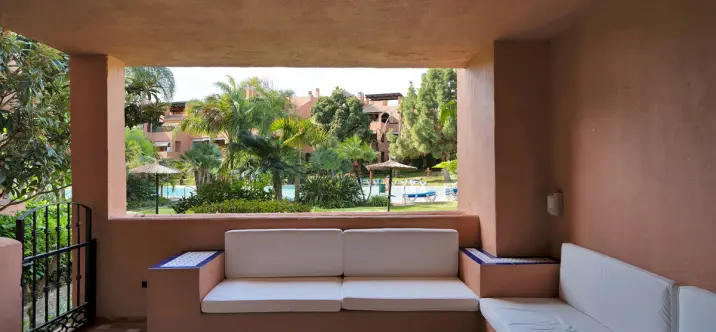 Venta de apartamento en planta baja en Guadalmina Baja 4