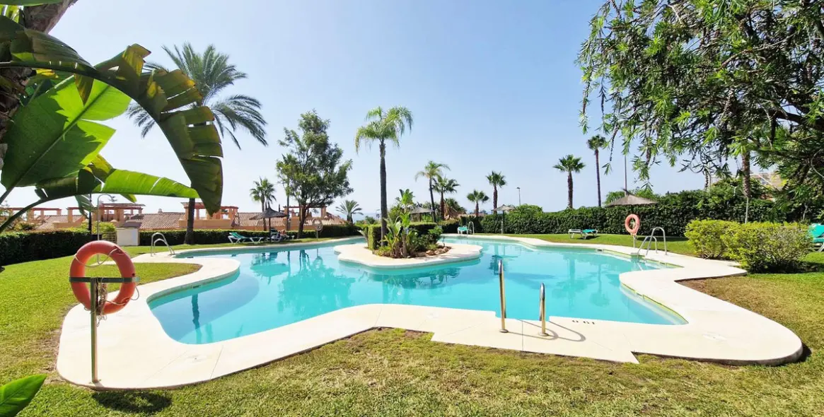 Sale of semi-detached house in Estepona 1