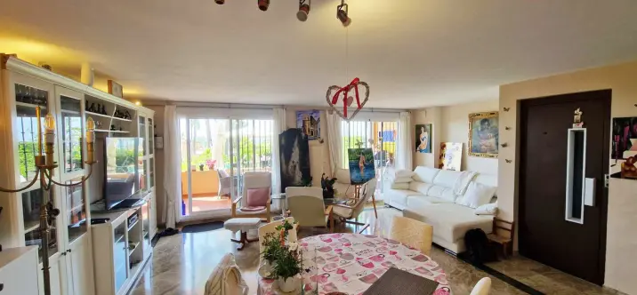Sale of semi-detached house in Estepona 1