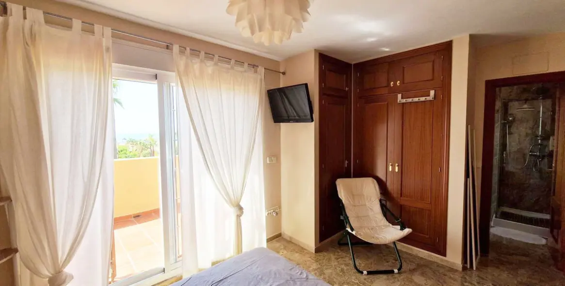 Sale of semi-detached house in Estepona 10