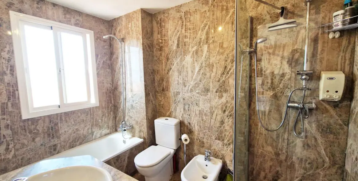 Sale of semi-detached house in Estepona 11