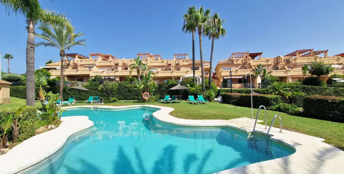Sale of semi-detached house in Estepona 17