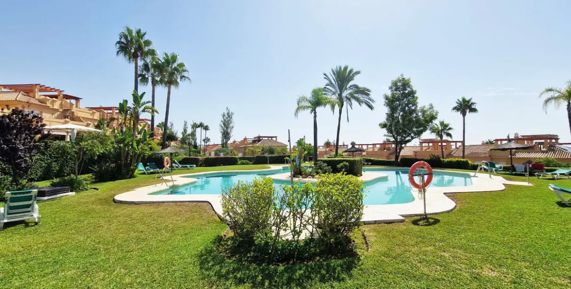 Sale of semi-detached house in Estepona 18