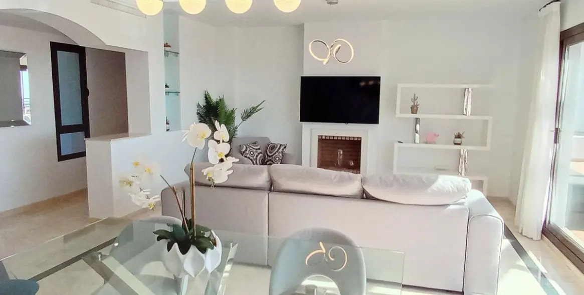 Sale of penthouse in Casares 5