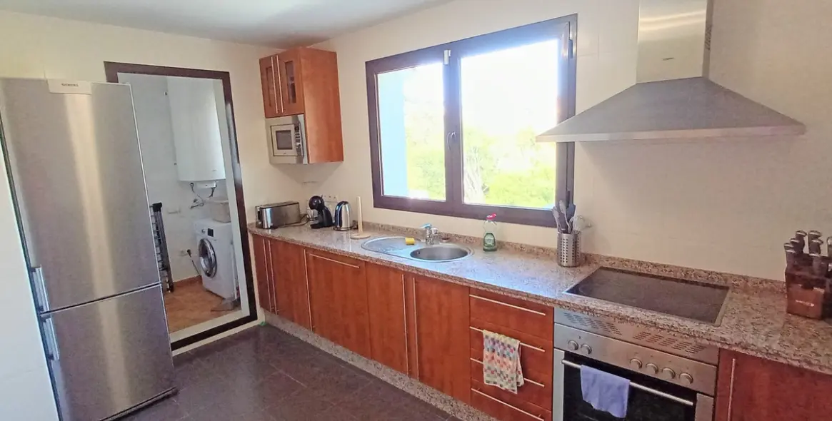 Sale of penthouse in Casares 9